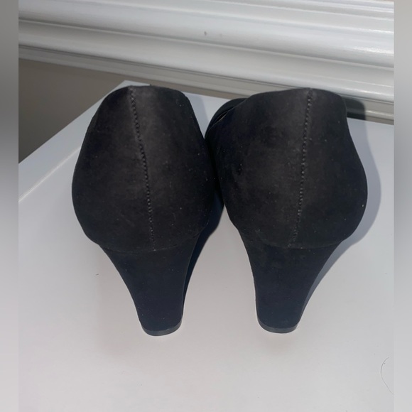 Kelly & Katie Shoes || Wedge Size 9 || Great condition || Black Suede - Picture 4 of 6